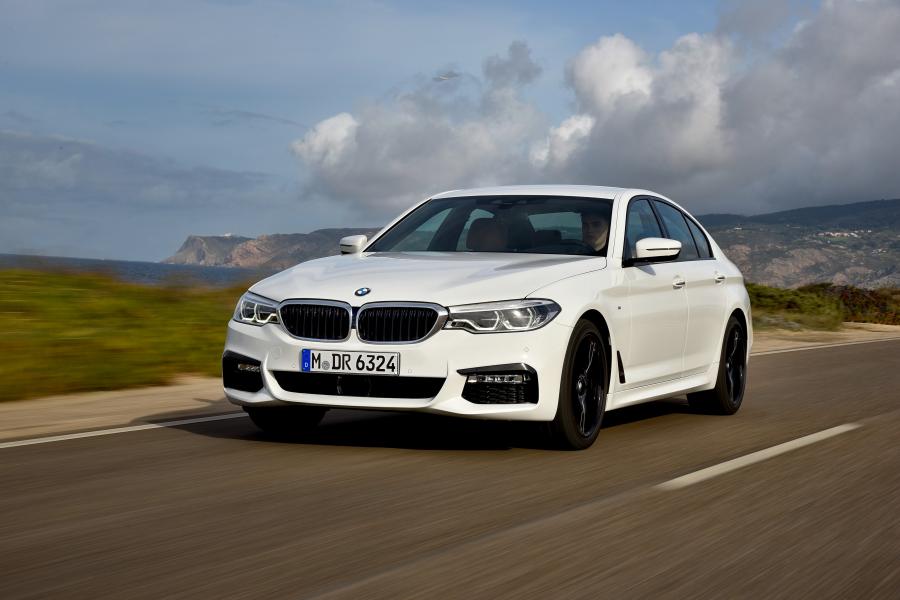  BMW 540i Sedan M Sport 2017 года  (WW) (фото 2 из 98)